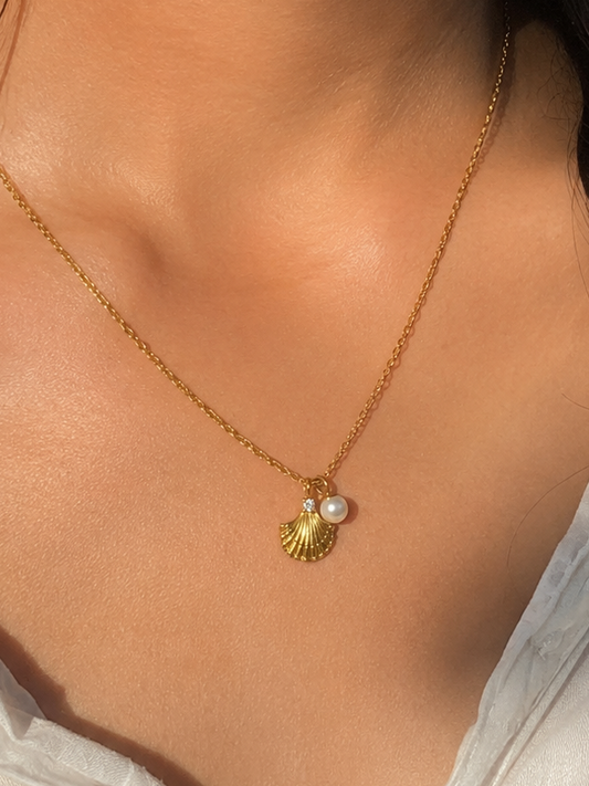 Seashell Kiss Necklace